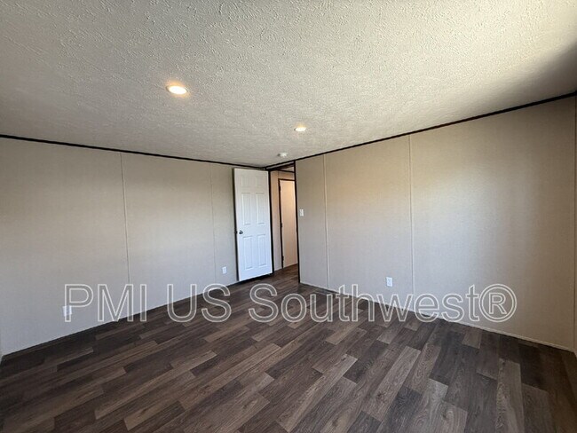 Building Photo - 1866 El Dorado Dr