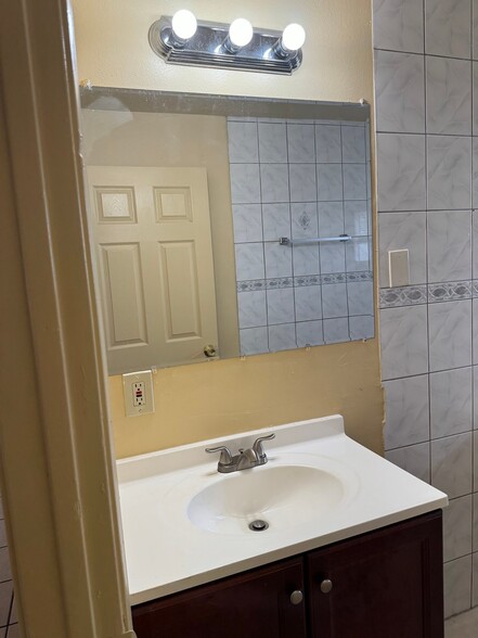 Building Photo - 15268 Center St