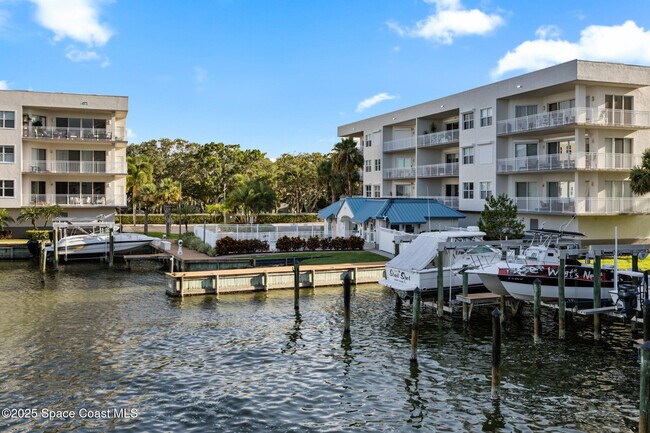 Building Photo - 540 S Banana River Dr