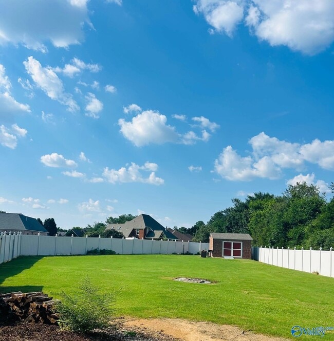 Building Photo - 115 Misty Hollow Way
