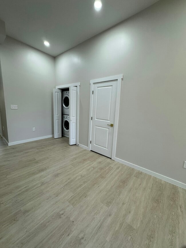 Building Photo - 2416 N Charles St