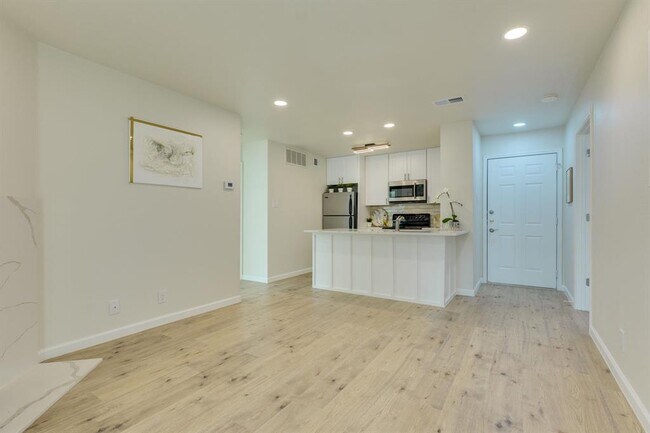 Building Photo - 8888 Tallwood Dr