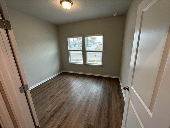 Building Photo - 110 Oakdale Meadows Ln