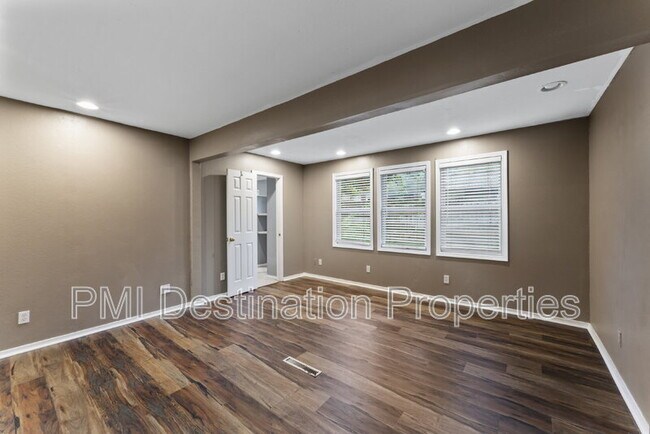 Building Photo - 3206 W 79th St