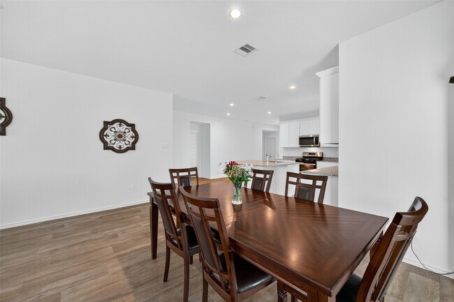 Building Photo - 7411 Canyon Chase Dr