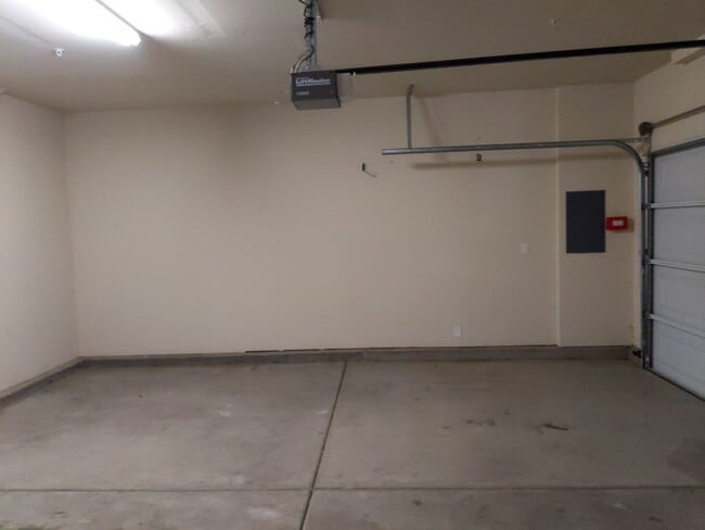 Building Photo - North Vacaville Location!