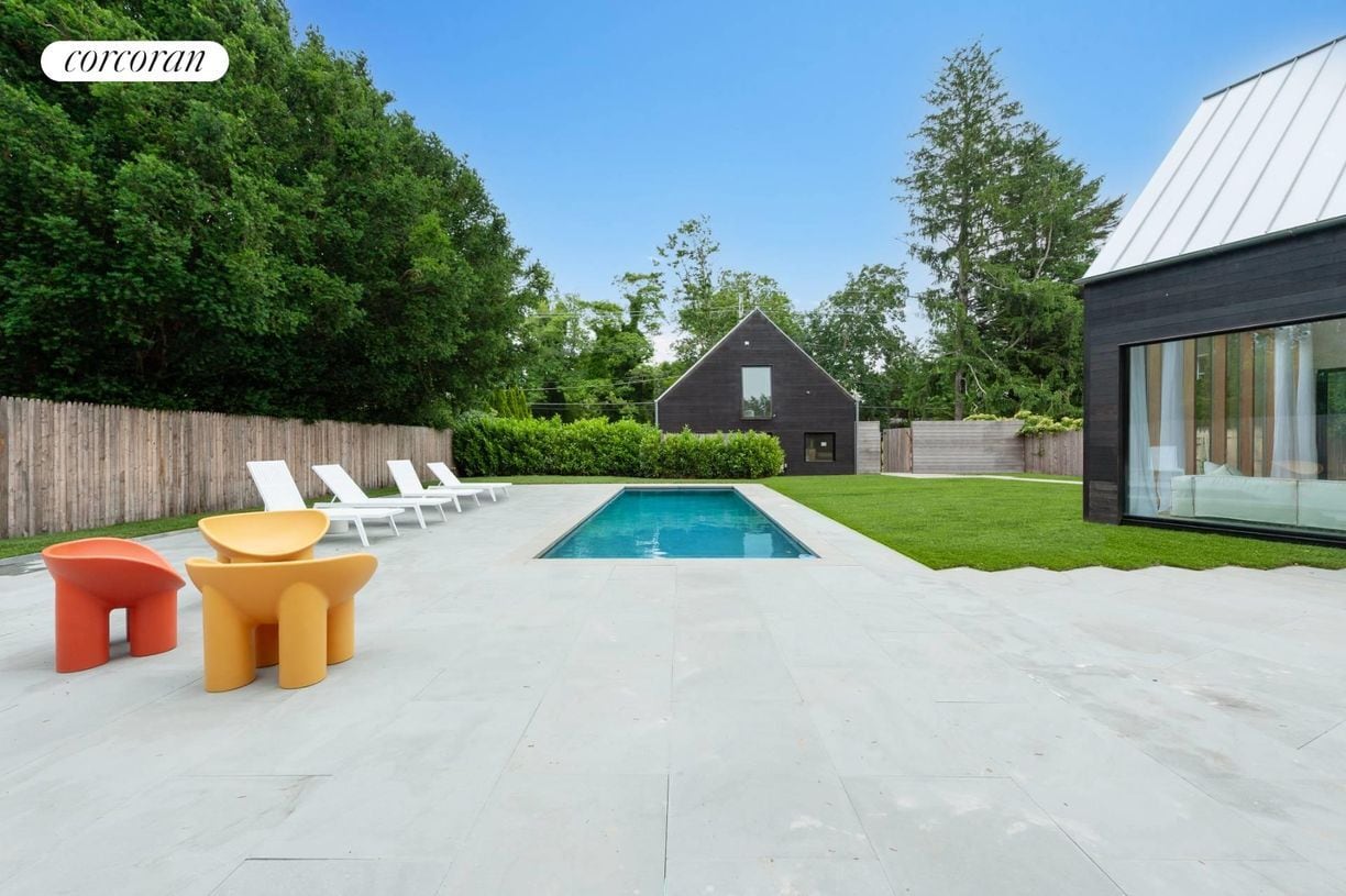 Building Photo - 47 Accabonac Rd