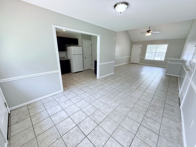 Building Photo - 1001 Creekside Pl