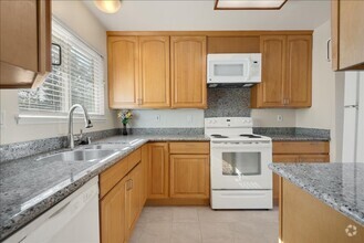 Building Photo - Remodeled 3 Bed 2.5 Bath Townhouse Sunnyvale