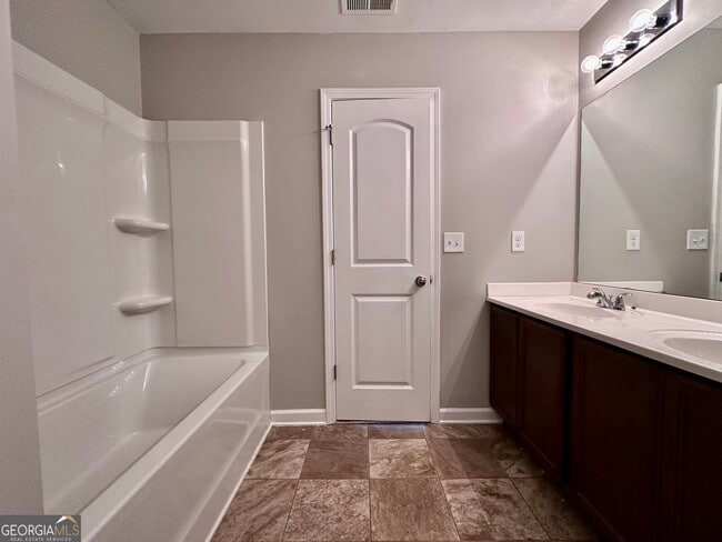 Building Photo - 308 Reedell Way