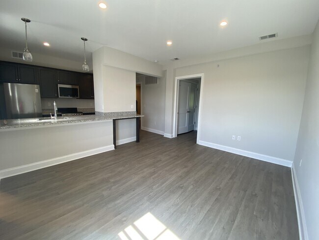 Building Photo - 102 W Martin St