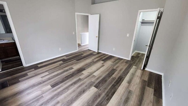 Building Photo - 5703 Wells Cir