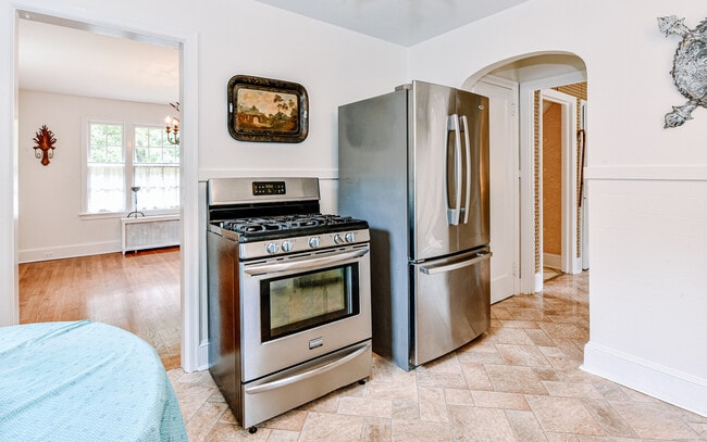 Building Photo - 61 Villa Ave