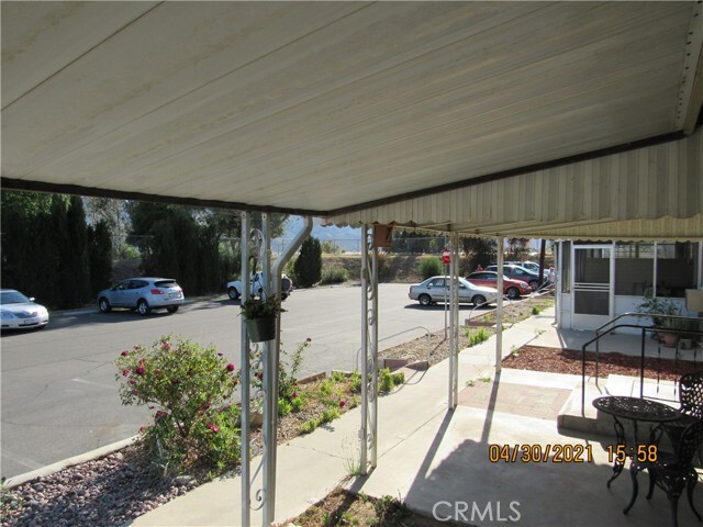 Building Photo - 150 E Lakeshore Dr