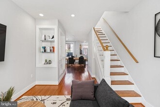 Building Photo - 625 Gresham Pl NW