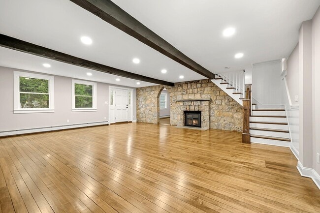 Building Photo - 22 Lake Ridge Rd