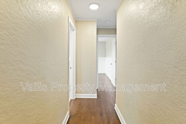 Building Photo - 1025 Terrace Dr NW