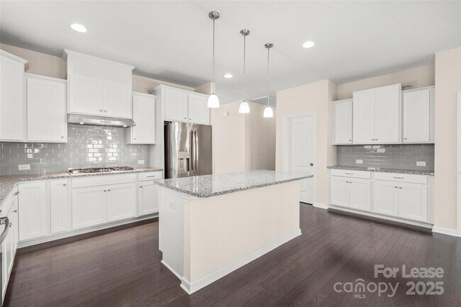 Building Photo - 720 Wood Lily Dr