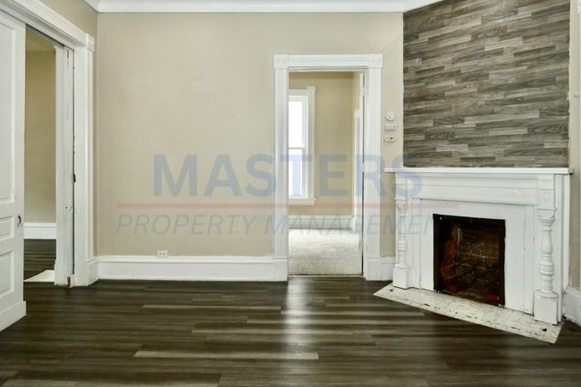 Building Photo - 834 Prouty Ave