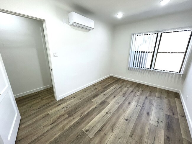 Building Photo - 4024-28 Lincoln