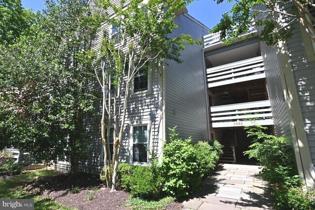 Building Photo - 2220 Springwood Dr