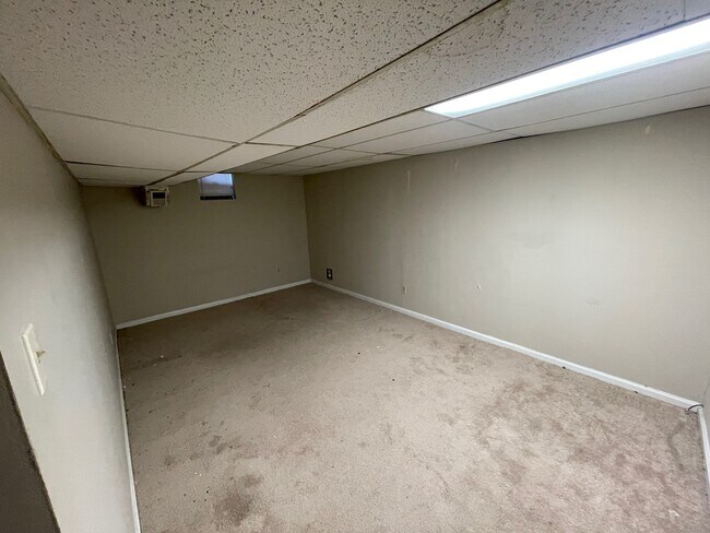 Building Photo - 536 Edgecrest Cir