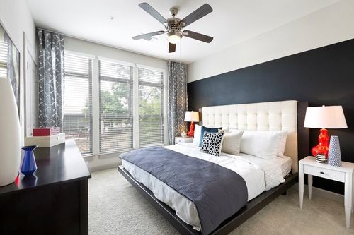 Building Photo - 1612 W 5th St