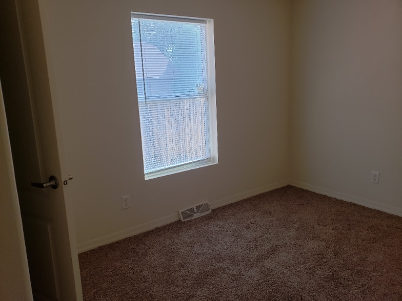 Building Photo - 2828 Elm Ave