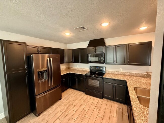 Building Photo - 3727 Putnam Dr