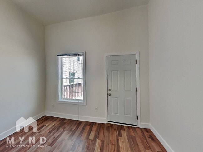 Building Photo - 1064 30th St