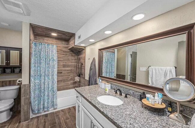 Building Photo - 6913 SW Beta Ave