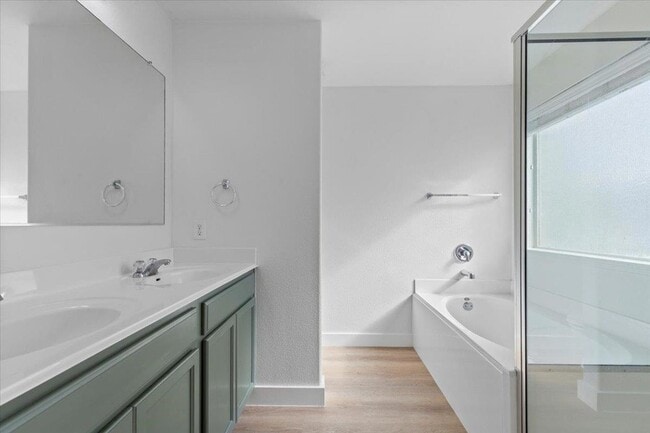 Building Photo - 5940 Silver Screen Dr