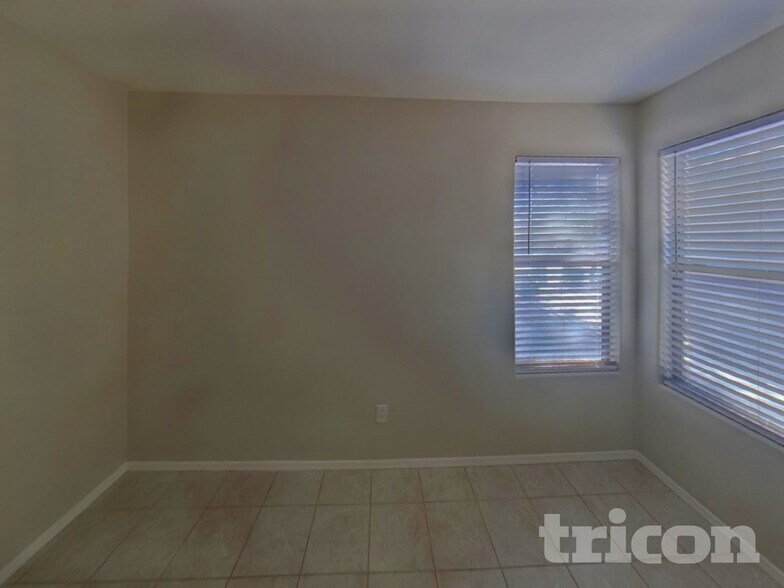 Building Photo - 43766 Elm Dr