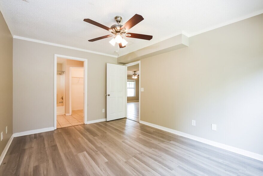 Building Photo - 1257 S Park Ave