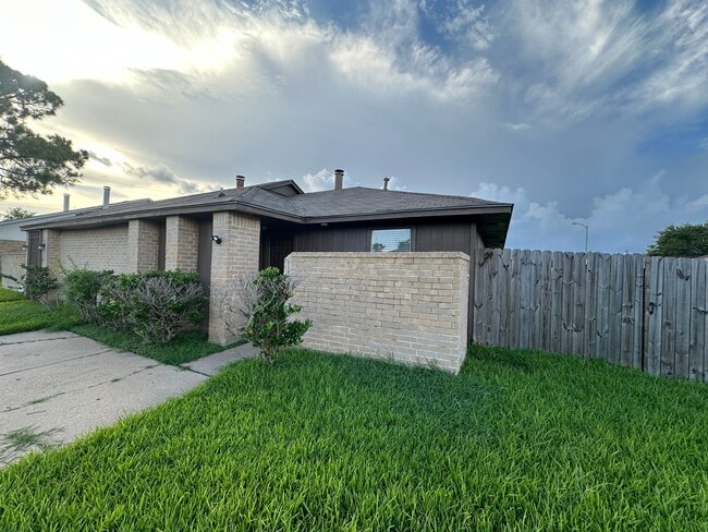 Building Photo - 2 Bedroom 2 Bath in Missouri City, Tx