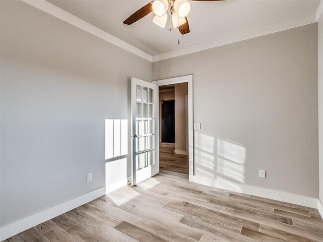 Building Photo - 2425 Rumble Ln