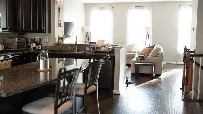 Building Photo - Modern 3 Level Townhome with 2 Car Garage