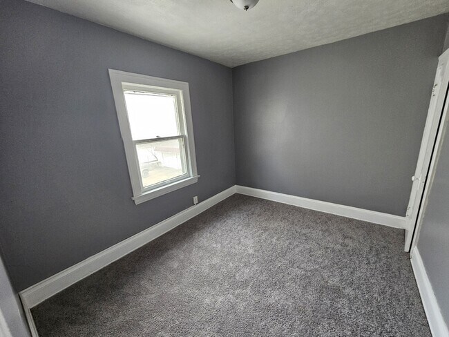 Building Photo - 10014 Sladden Ave