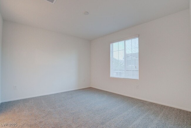 Building Photo - 633 Bellus Pl