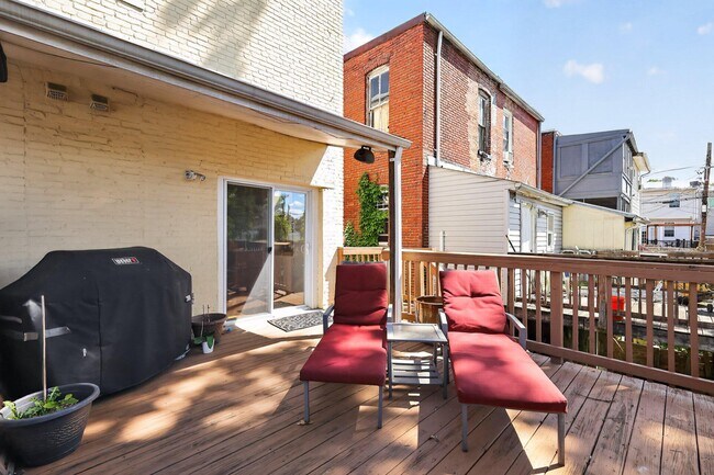 Building Photo - 928 Ingraham St NW