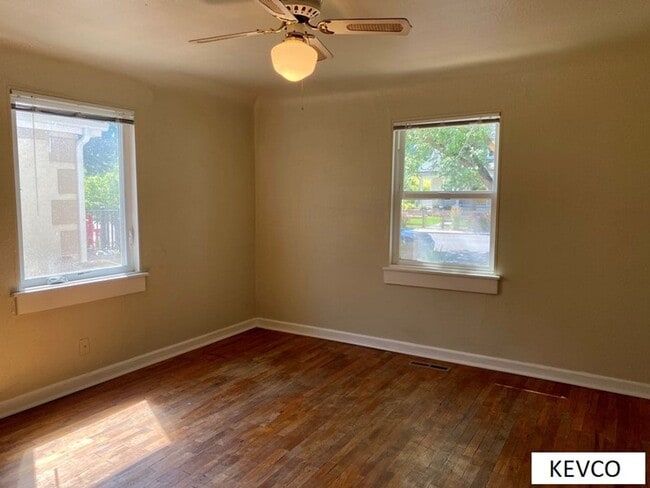 Building Photo - Adorable Two Bedroom House!