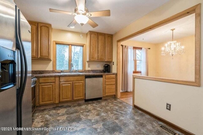 Building Photo - 37 Pine Tree Dr