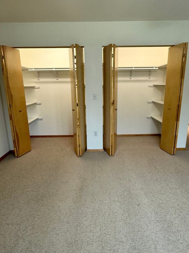 Building Photo - 2175 Chateau Ct