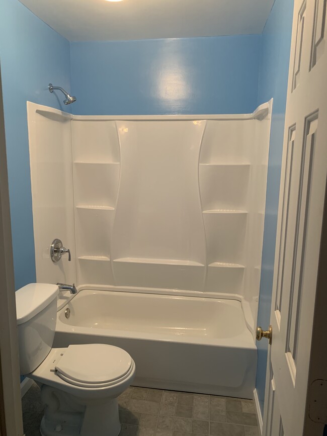 Full Bathroom in the basement - 836 Faraway Ct