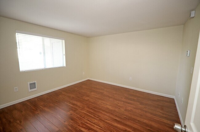 Building Photo - Aspen Grove Condo