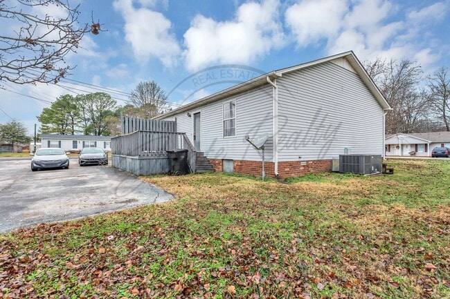 Building Photo - Two Bedroom Ranch in Columbia - 1/2 Off First Months Rent!