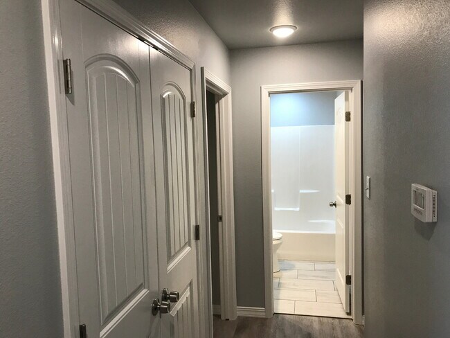 Building Photo - Wonderful 3 Bed 2 Bath in Willow Bend!