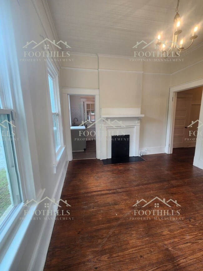 Building Photo - Newly Renovated 3-Bedroom Home Near Downto...
