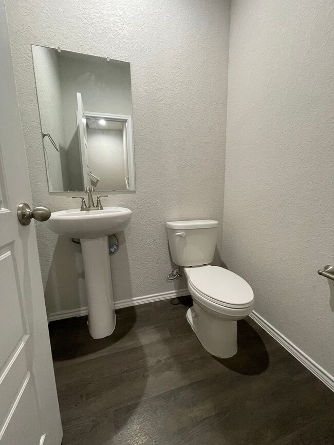 Building Photo - Luxury 3/2.5 Townhouse in NBTX