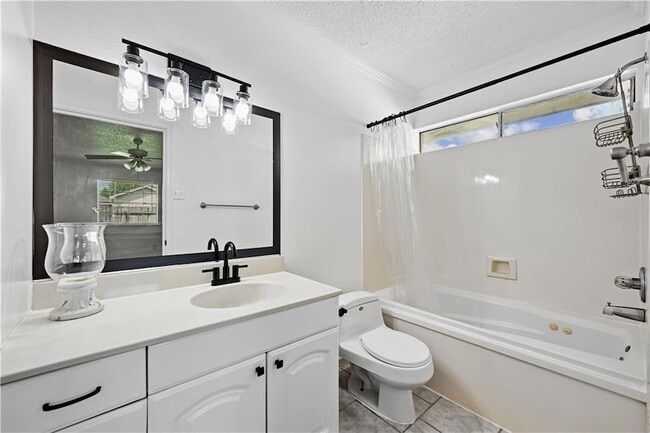 Building Photo - 122 Dewald Dr